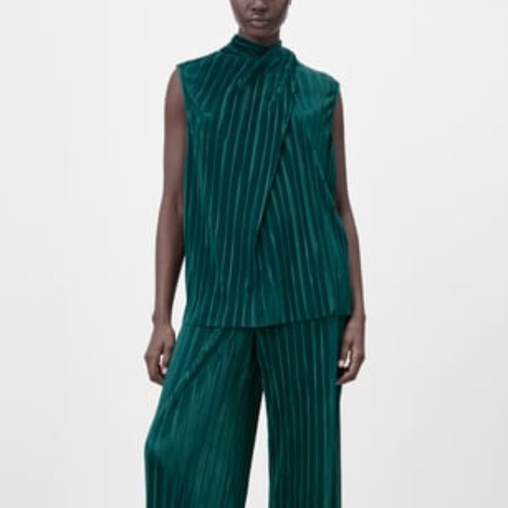 NWT PLEATED BLOUSE.